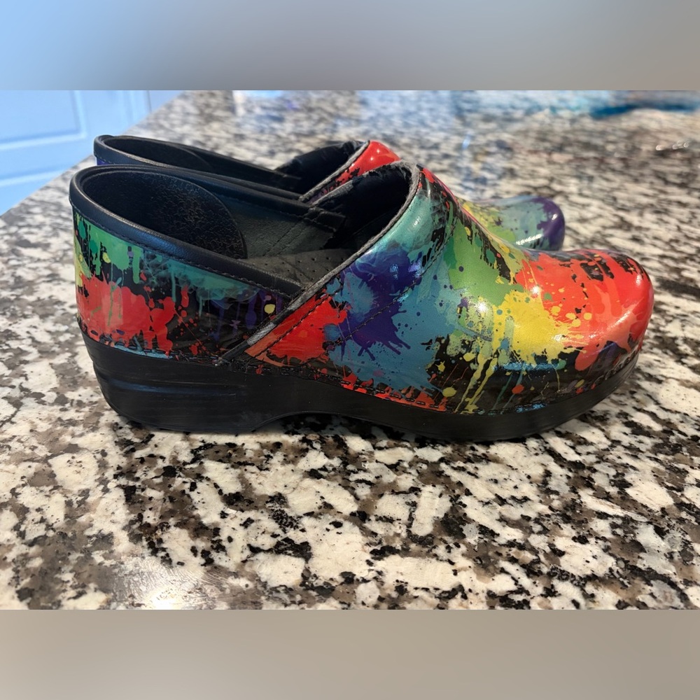 Dansko 39 paint splatter clogs - Picture 2 of 6